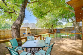 Pet-Friendly Granbury Home with Yard, Near Downtown!
